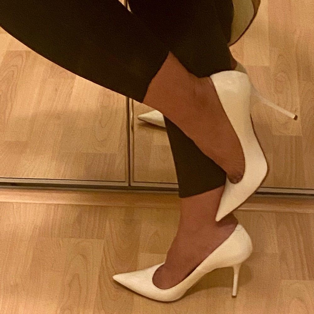 🌺 JIMMY CHOO WHITE PATENT LEATHER PUMPS🌺